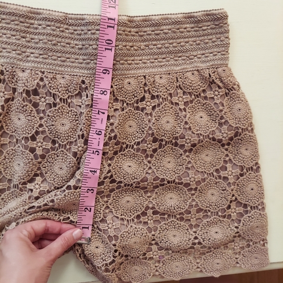 Umgee tan crochet high waisted shorts pull on M - Picture 5 of 6